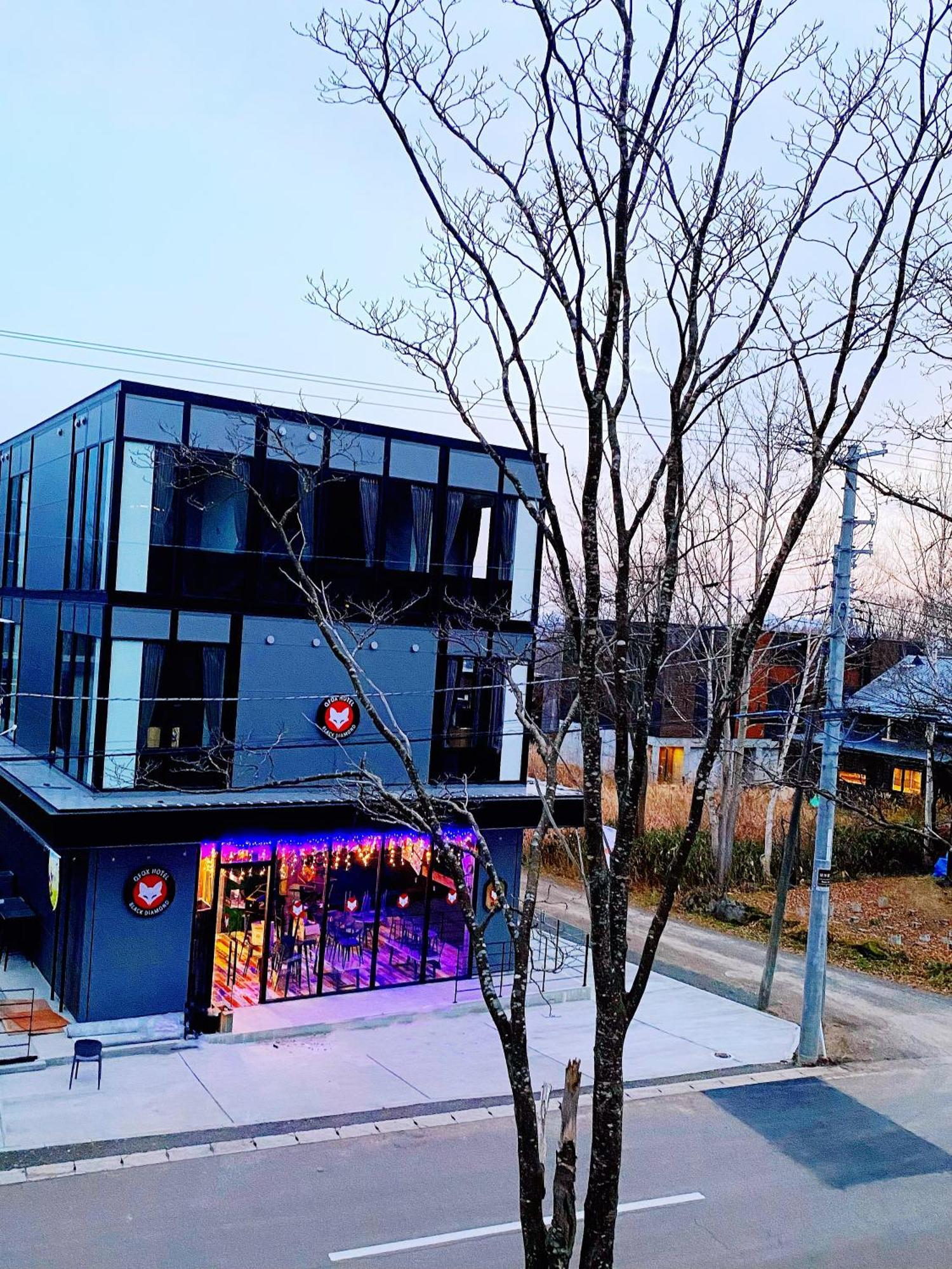 Q Fox Black Diamond Hotel Куттян Экстерьер фото